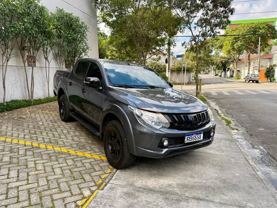 MITSUBISHI L200 TRITON 2.4 16V TURBO DIESEL SPORT HPE CD 4P 4X4 AUTOMÁTICO MITSUBISHI L200 TRITON 2.4 16V TURBO DIESEL SPORT HPE CD 4P 4X4 AUTOMÁTICO